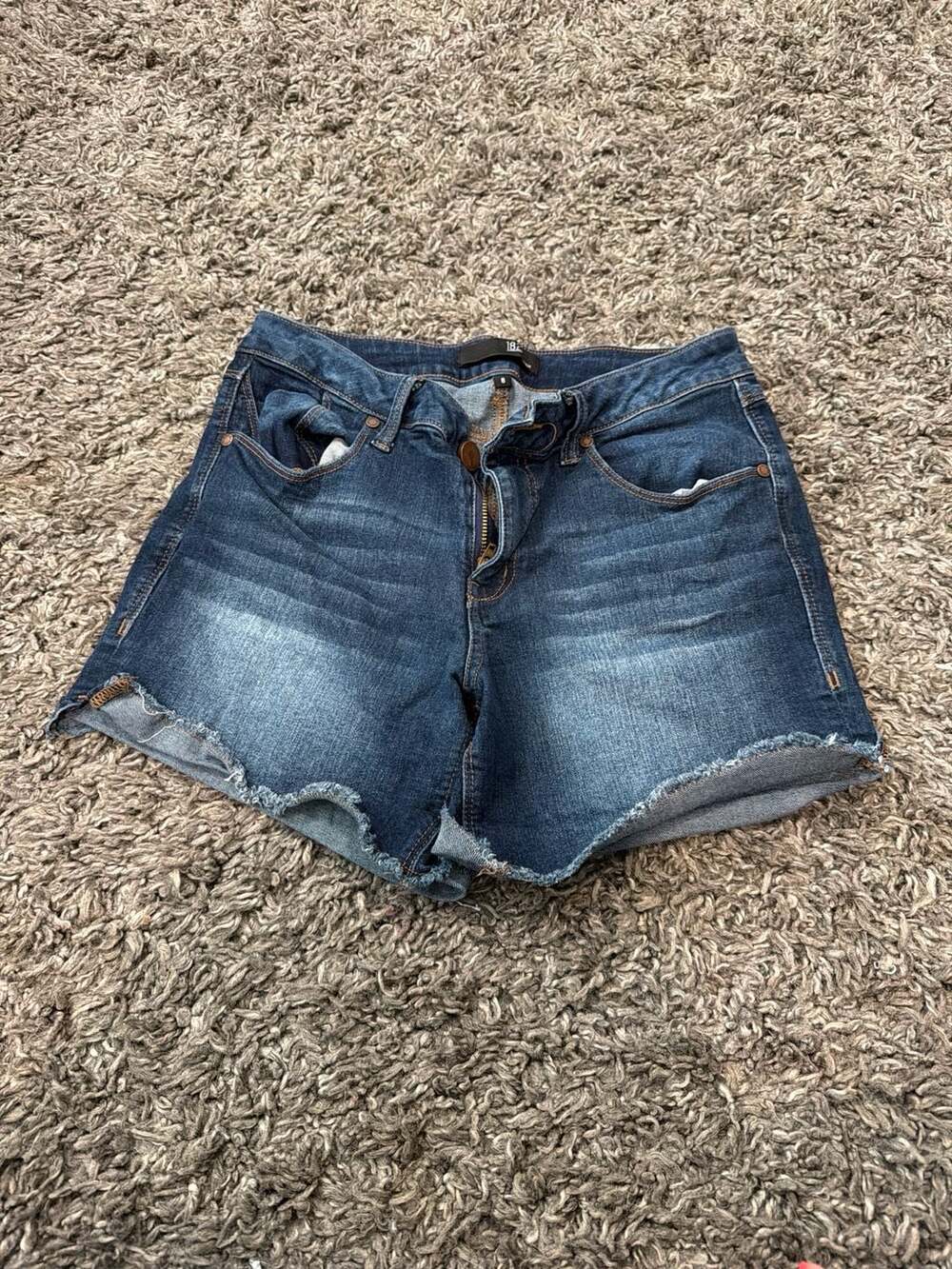 1822 Denim Women's Mid-Rise Raw Hem Distressed Cut-Off Denim Shorts Blue Size 8